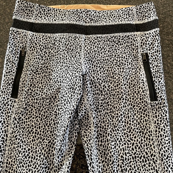 Lululemon Inspire Tight, Black and White Splatter Mesh Leggings, Size 8 - Picture 1 of 6